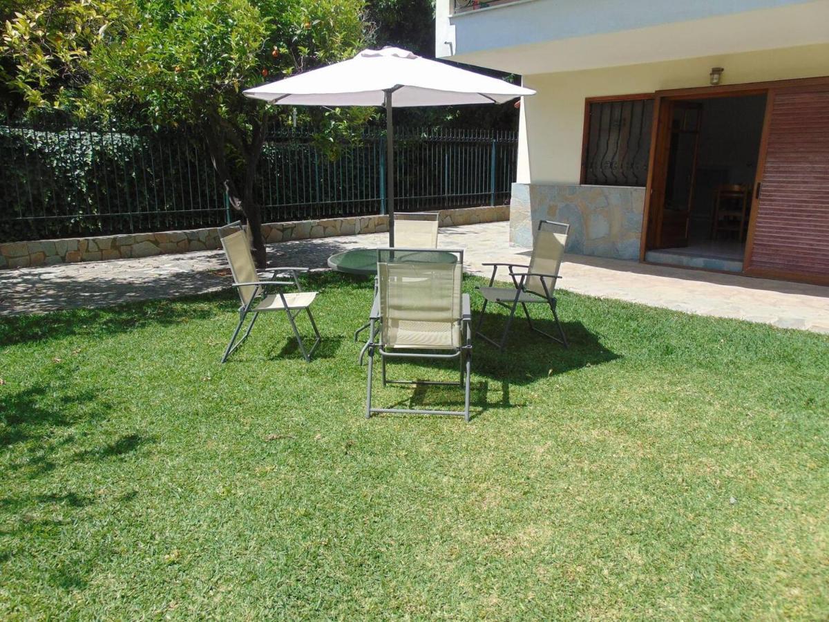 Small Theater Apartment Epidaurus Exterior photo