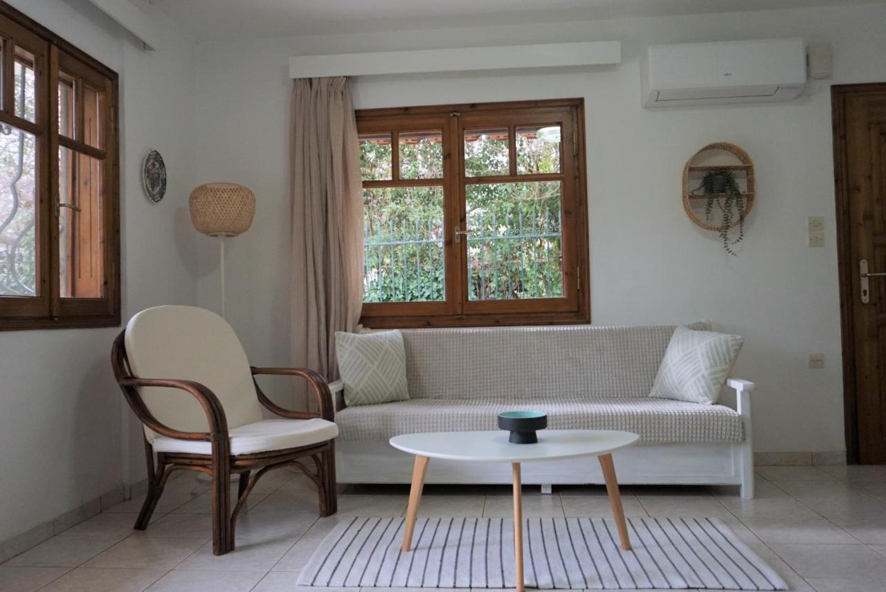 Small Theater Apartment Epidaurus Exterior photo